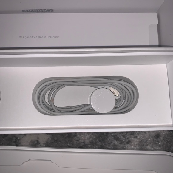 (Sold!!) Series 1, Apple Watch gold 38mm - Picture 7 of 11